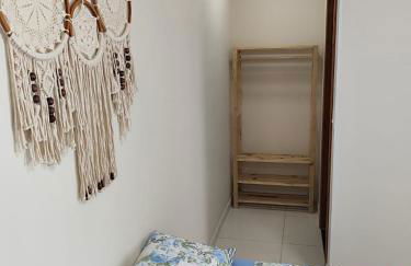 ESPAÇO PÉROLA GUANABARA, 70 Metros do Mar, 4 Suítes independentes COM AR, Área Gourmet Integrada com Piscina,Churrasqueira, 900 Metros de CASTELHANOS, ideal para FAMÍLIAS E AMIGOS - Foto 46