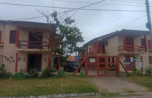 Lindo Sobrado no Centro de Imbé - 400 metros do mar - Foto 17