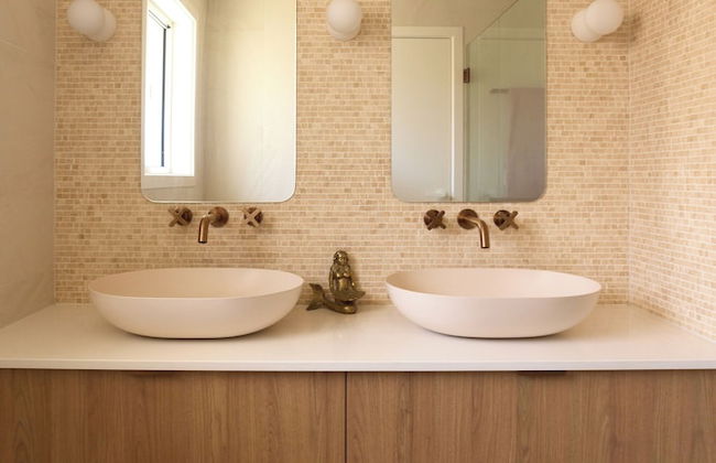 Tugun Retreat - 5BRM Home with Pool - Photo 23