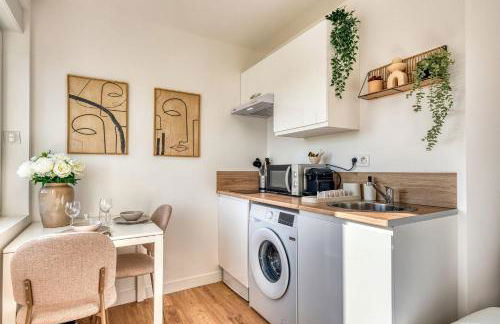 La Suite Crème - Métro D - Gare de Vénissieux - Foto 9