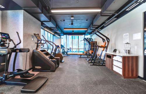 Stylish Stay in the Heart of Miami - Walk to Bayside & Bayfront Park - Foto 16