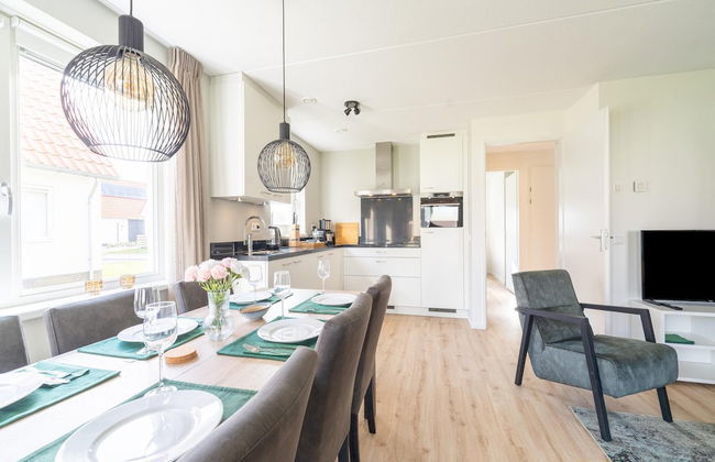 Luxurious Holiday Home With Parking - Photo 33