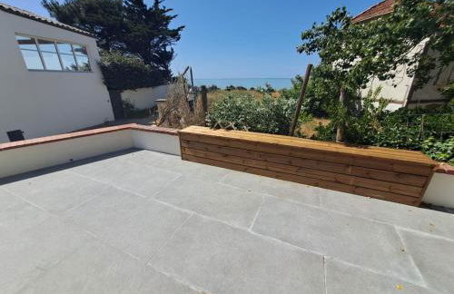 Feet in the water, 100 m from the city center - Photo 7