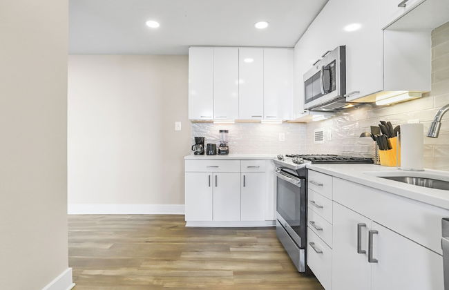 Walkable DC View Apartments - Photo 49