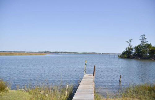 3BR Waterfront Home Fishing Boating Views - Foto 2