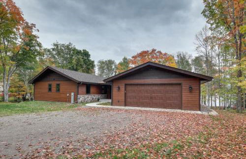 Impressive Presque Isle Lake House with Water Access - Foto 38