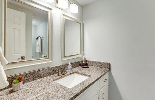 Lakeside Retreat Large Spacious Home with Game Room - Photo 30