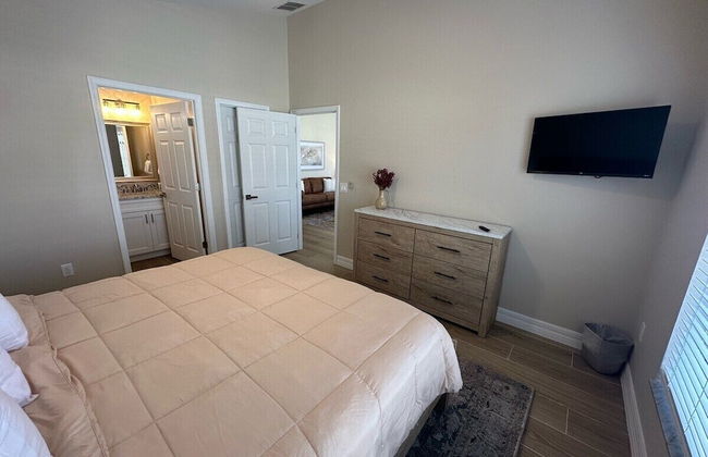 Completely Updated Villa, Private Pool, Beautiful! - Photo 6