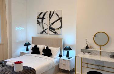 Lux 4 Bedroom House - Jacuzzi Bath Sleeps 9 Free Parking Near Leeds Centre - Foto 3