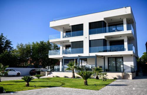 CROWONDER Apartments & Rooms OAZA with heated Swimming Pool and Sauna - Photo 1