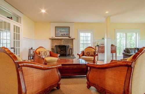 Chesapeake Waterfront - 7BR 5BA - Beach Pool Dock - Foto 11