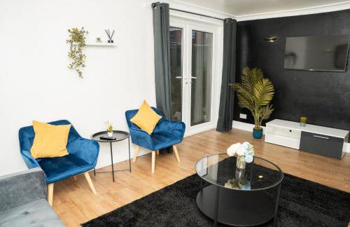 Stylish 3 bed house with free parking - Foto 35