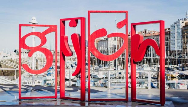 Punto de encuentro. Las Letronas en el puerto deportivo.