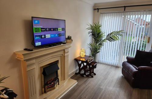 Peaceful 2-Bed Bungalow with Garden & Parking in Bramley Village, Rotherham - Foto 47