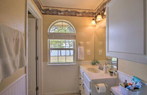 Lakefront Home with Shared Boat Ramp in Grove! - Foto 14