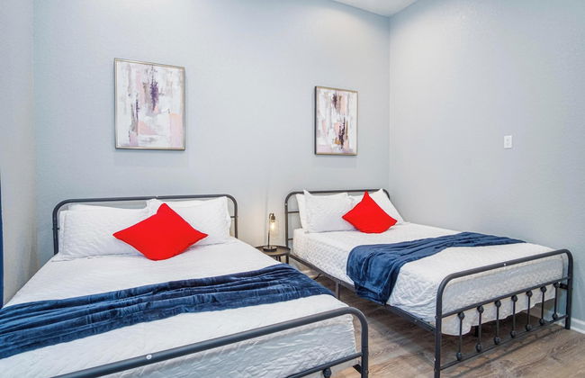 Seize the Moment! 4br/3ba Gem w/ Downtown Views! - Foto 3