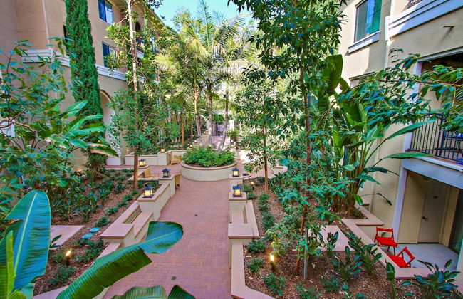 Global Luxury Suites at The Village - Photo 61