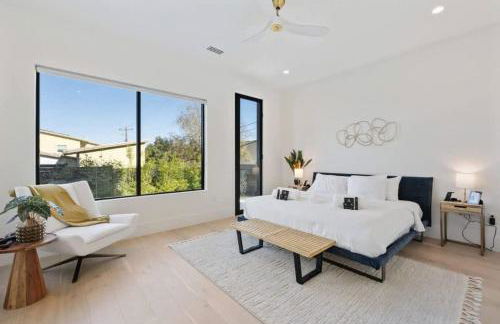 Barton Springs Luxe Heated Pool Spa Sleeps 16 - Photo 47