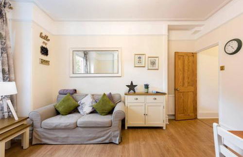 Bikki Apartments - 2 Bed - Free Parking - Own Entrance - Photo 4