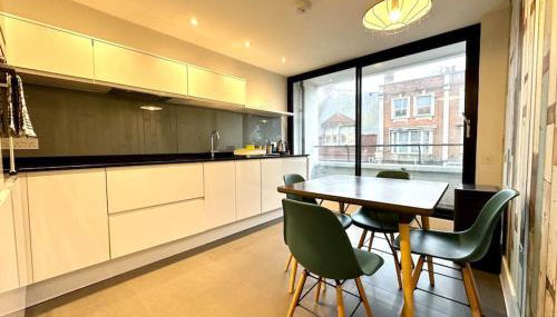 Luxury Apartment Next to the Beach New 2 Bedroom - Great Location - Fast WiFi - Smart TV - sleeps up to 4! Close to Purbeck, Corfe Castle, Sandbanks, Poole & Bournemouth - Foto 2