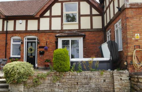 Arden Hill Farmhouse - Hot Tub, Snooker Table, Sleeps 16 - Foto 30