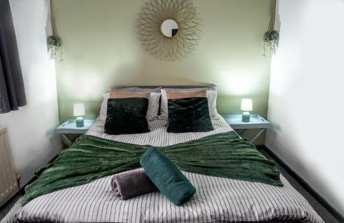 Stylish 3 bedroom Wigan House sleeps 7 - Foto 1