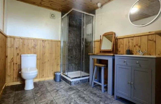 Inviting 1-bed Cabin in Newmarket - Foto 2