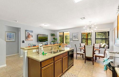 Lux Escape: Private Pool, Game Room & Near Disney - Foto 20