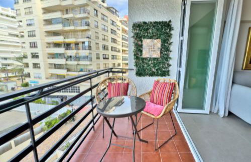 Boho Chic Apt, Frontline Sea & Paseo Views - Photo 24