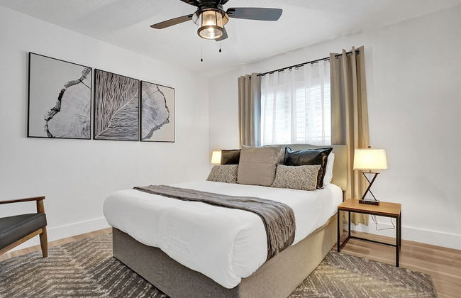 8BR Gem With Pool, Lake View & Tons of Amenities! - Foto 73