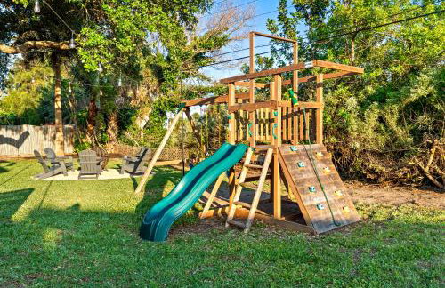 Surf Drive - Ultimate Beach Getaway for Families - Photo 76