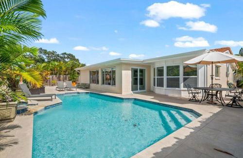 Private Village Home with Heated pool & spa with private front courtyard - Photo 55