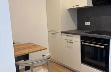 Zentrale Wohnung mit eigenem Eingang und Stellplatz - Foto 3