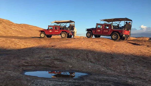 Dos Hummer recorriendo Moab