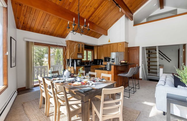 Bighorn by Avantstay Spacious Ski Cabin w/ Sprawling Porch, Views & Hot Tub! - Foto 21