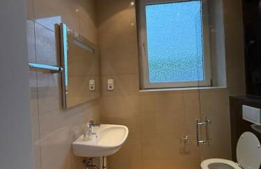 Monteurswohnung bei Köln,Düsseldorf WLAN, Parkplatz, Küche - Foto 4