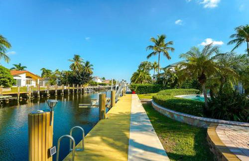 Waterfront Luxe 3BR, Pool, Hot Tub & Dock - Foto 43