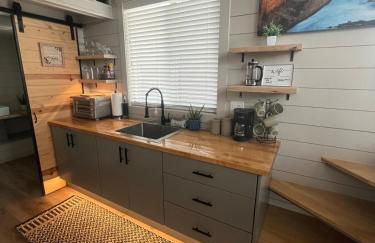 Access Zion & Bryce! Tiny Home with Rooftop Deck and Hot Tub - Foto 13