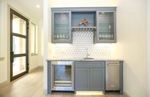 Contemporary, Luxury Retreat on Lake LBJ with Heated Pool - Foto 8