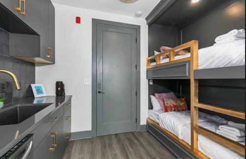 Muse- Morgan Wallen Speakeasy and Giant Balcony - Foto 12