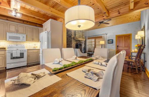 Lodge with Grill, Fireplace and Club Access - Foto 15