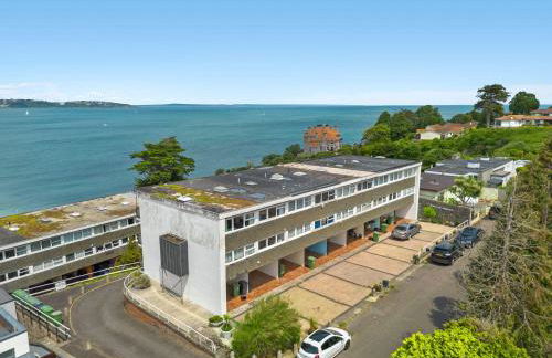 Seaside Rendezvous - Sleeps 7, Sea Views & Parking - Foto 49