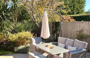 Marlow Family Retreat, Short Stroll into Town - Photo 13