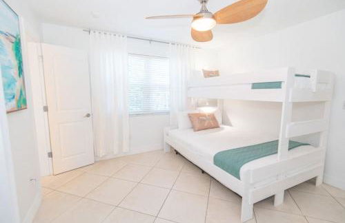 Coastal 2BD Beach Access Condo - Steps to Ocean - Foto 3