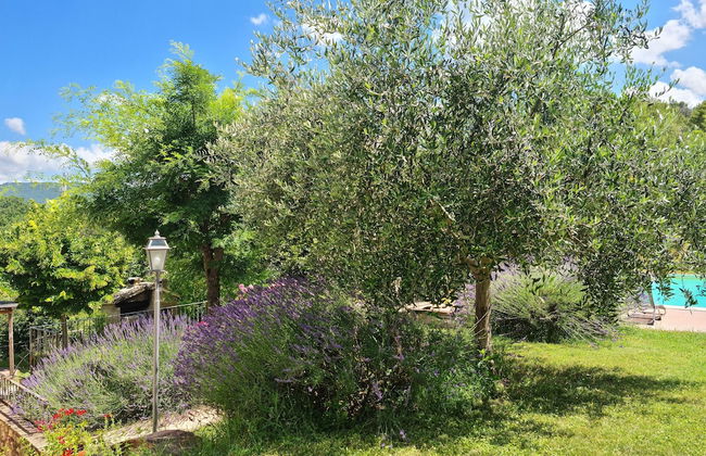 Sale! Beautiful 2-bed Apartment With Pool Access - Photo 32