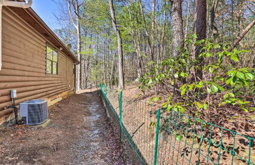 Cozy Cherry Log Cabin about 10 Mi to Mercier Orchards - Foto 30