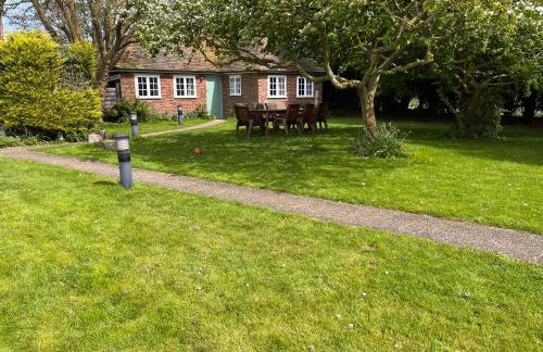 Green Cottage in grounds of Grade II* Frognal Farmhouse - Photo 36