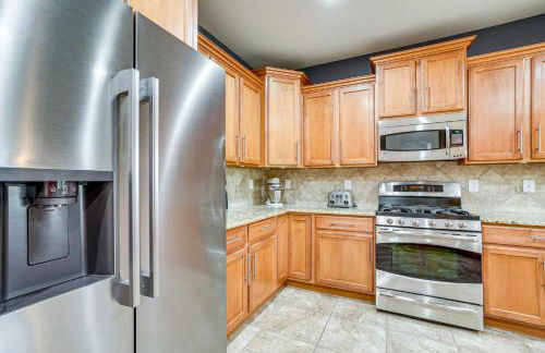 Backyard Paradise and Community Perks Buckeye Oasis - Foto 7