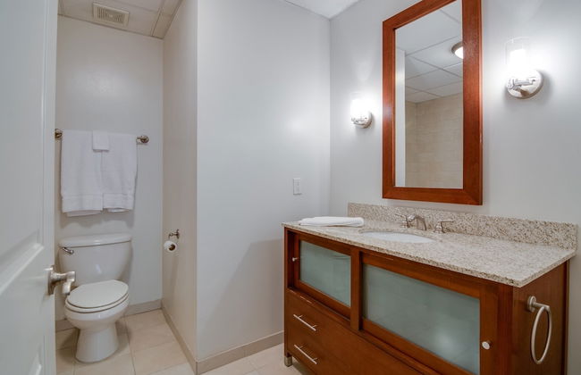 Bluebird Suites near AutoZone Park - Foto 36