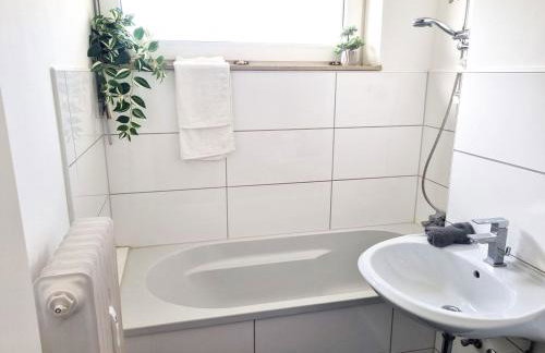 cozy Apartment with Balcony - Foto 9